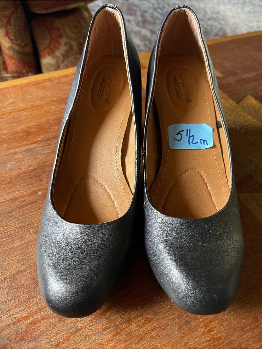 Jaclyn Smith Black Mid Heel Pumps